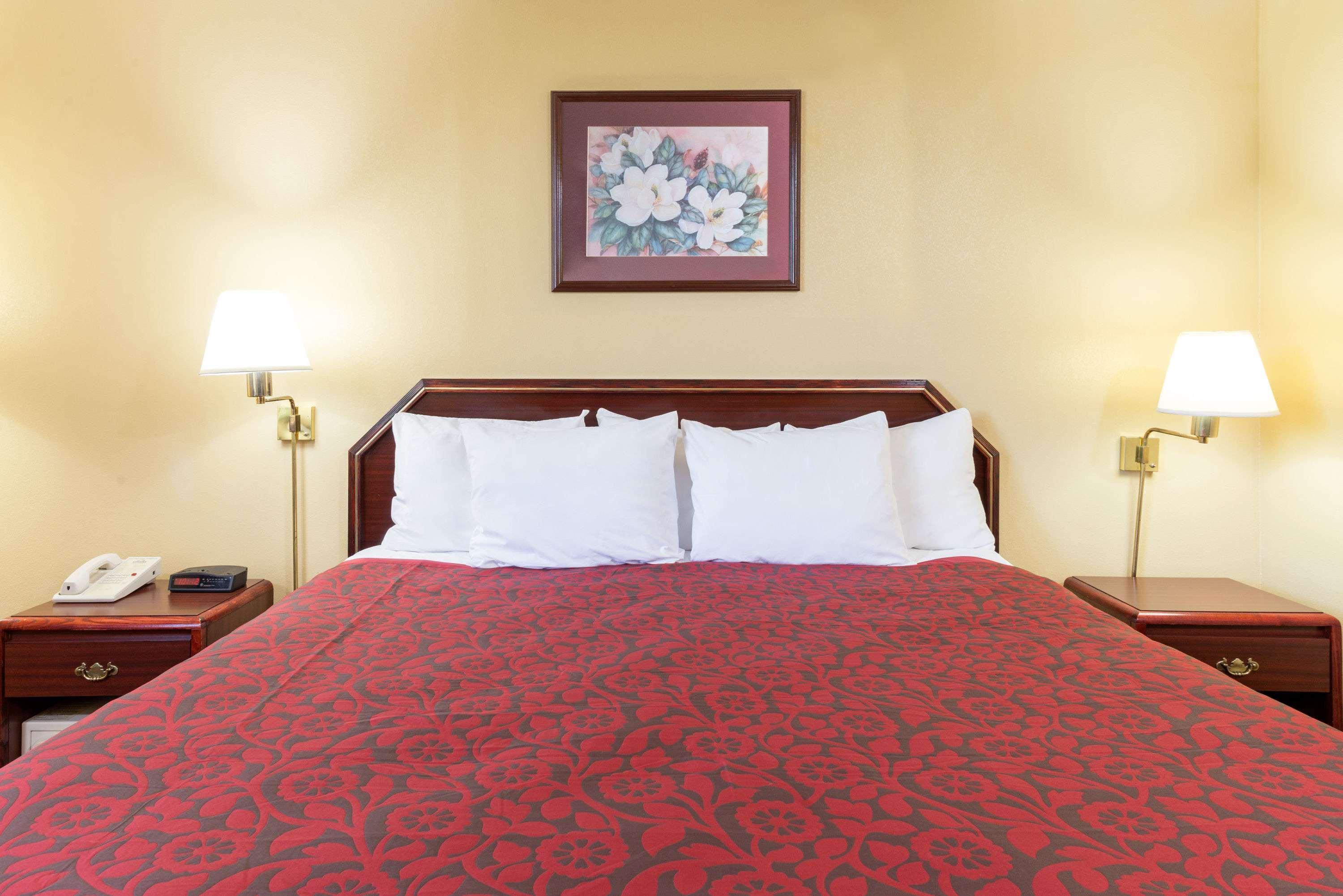 Days By Wyndham I-70 Motel 2*