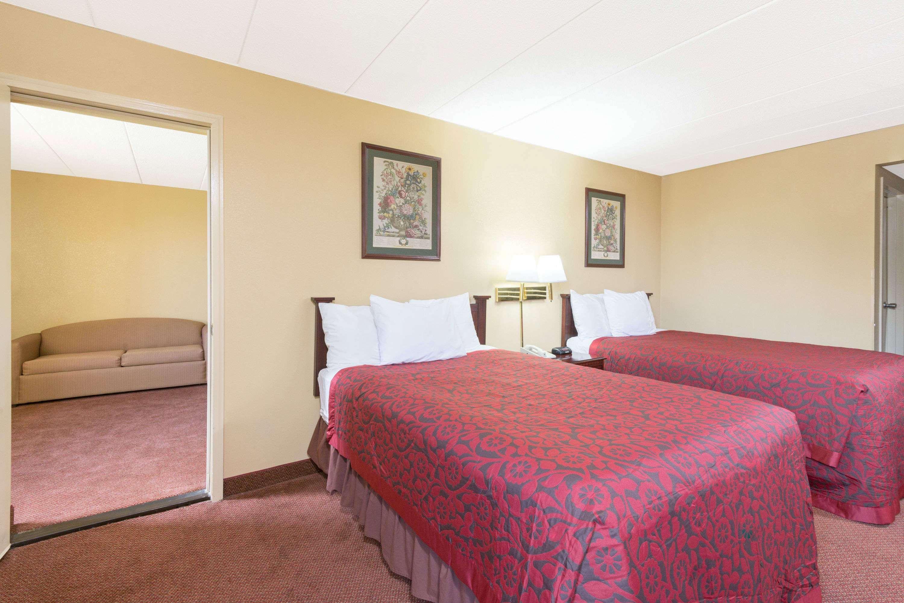 Days By Wyndham I-70 Motel 2*